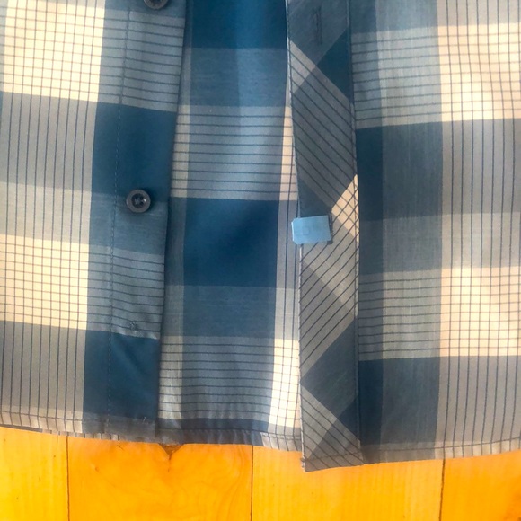 Orvis Men's Blue Plaid Shirt - Picture 5 of 12